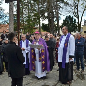 Biskup Šaško predvodio Križni put na Ksaveru u Zagrebu